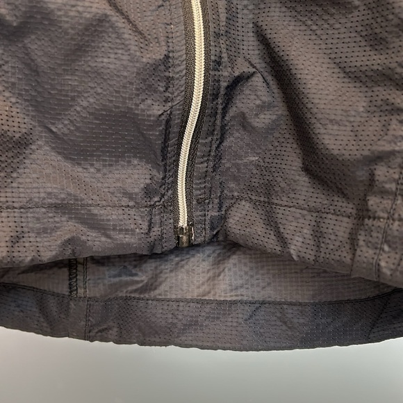 Woman’s Sunice Windbreaker large - Picture 4 of 7